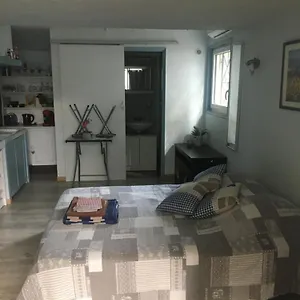 https://studio-indpendant-climatis-en-provence.fr-provencehotel.com